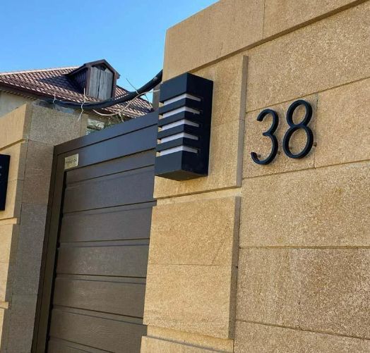 142mm Floating medium Black House Numbers.